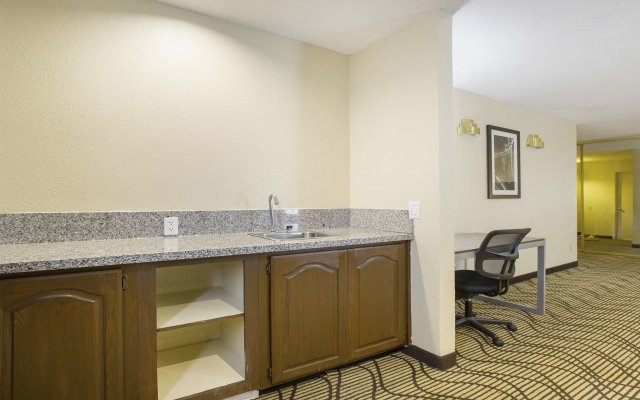 SureStay Plus Hotel by Best Western Sacramento North