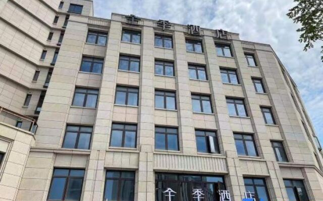 JI Hotel (Shanghai Dishui Lake Subway Station)