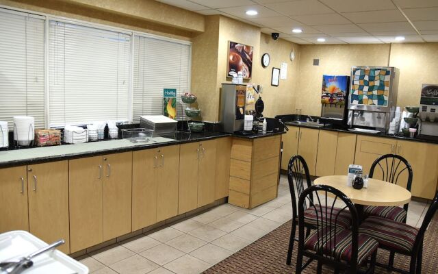 Quality Inn & Suites Metro