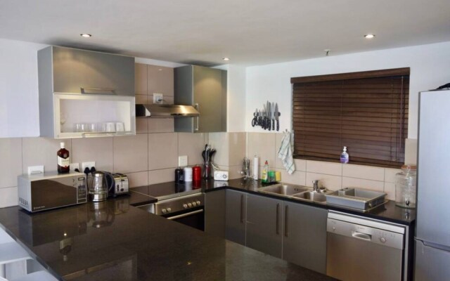 Spacious Upmarket 2 Bedroom Apartment