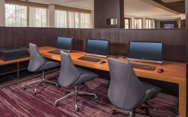 Courtyard Fairfax Fair Oaks