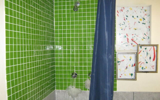 Terrylin Backpackers - Adults Only