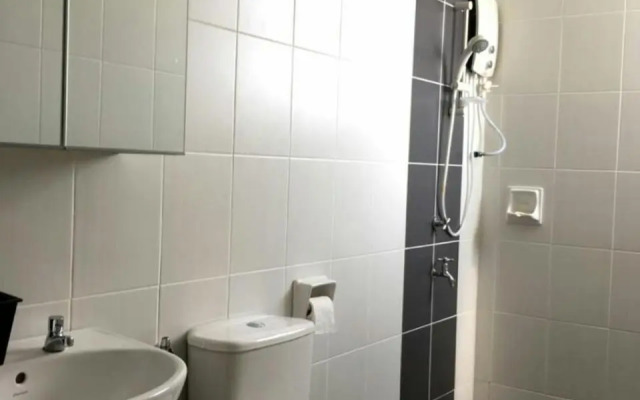 Sandakan Spacious and Comfortable Pool View Condo