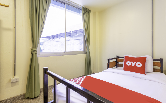 OYO 928 Leaf Hostel