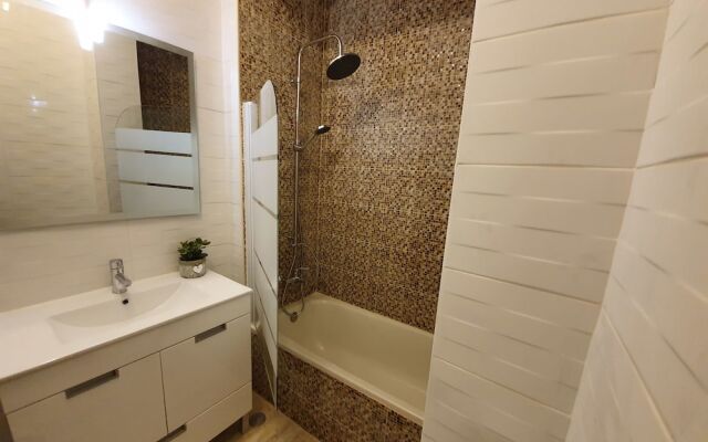 Caparica Cliff View by Host-Point