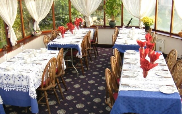 Halfway House Inn