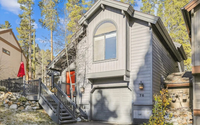 Park Forest  4 Bedroom Home by RedAwning