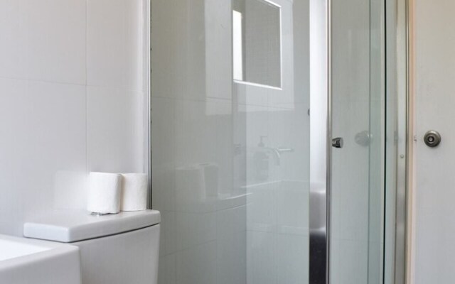 Light And Airy 2 Bedroom North Bondi Apartment