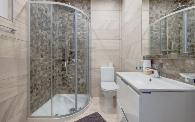 Modern 1BR Apartment, Central Location
