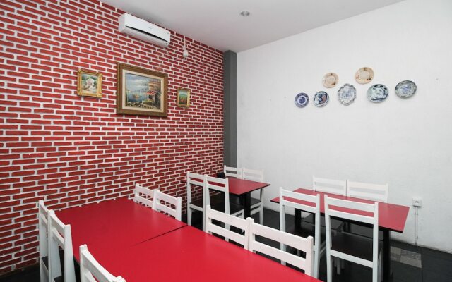 Airy Sario Sam Ratulangi 229 Manado