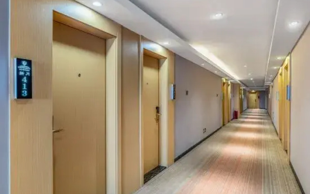 Carlton K Hotel