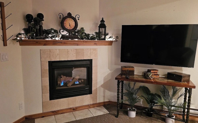 Alpenglow One Bedroom One Bath A09