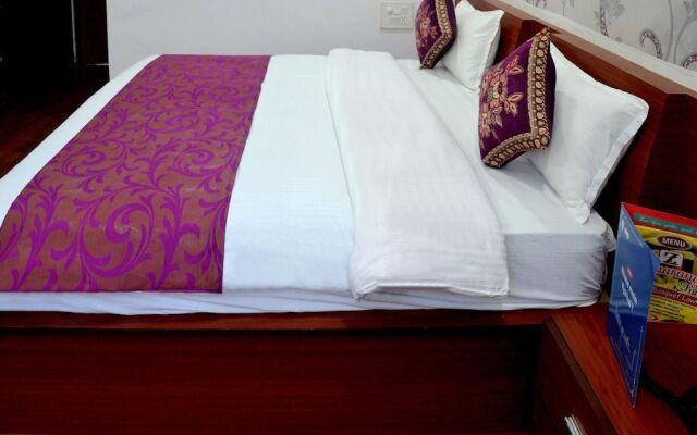 OYO 4308 Hotel Zaarang Inn