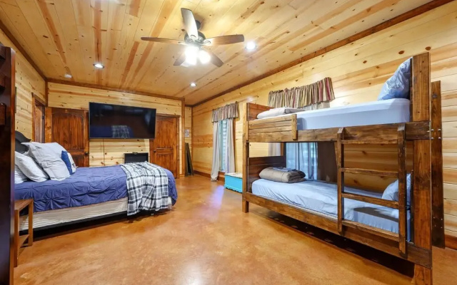 Majestic High - Cabin for 17