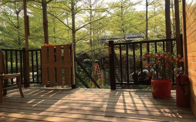 Lanrenyuanlin Hotspring Wooden House
