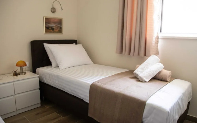 The Poolside Stone House in Bale