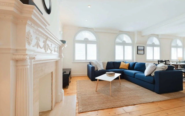 Bright and Airy 3 Bedroom Near Trafalgar Square