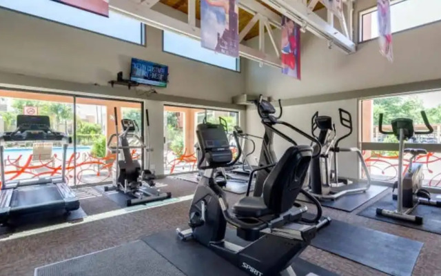 Stylish Old Town 2 Bdrm Ground Floor Condo