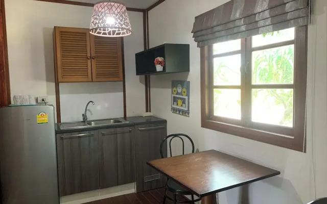 Rayonghouse Resort