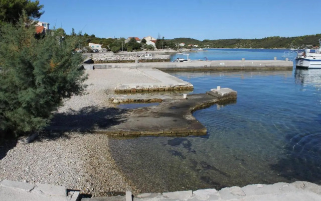 Seaside apartments with a swimming pool Kneza, Korcula - 9269
