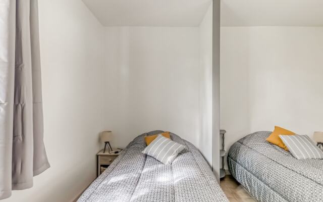 Quaint Holiday Home in Tracy sur Mer near Seabeach