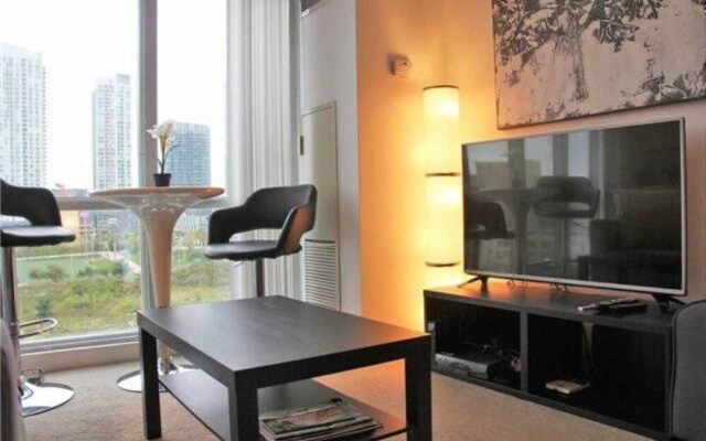 MiCasa Suites - Stylish Condo by CN Tower