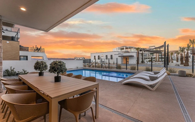 Sunny Days 7 Bedroom Home