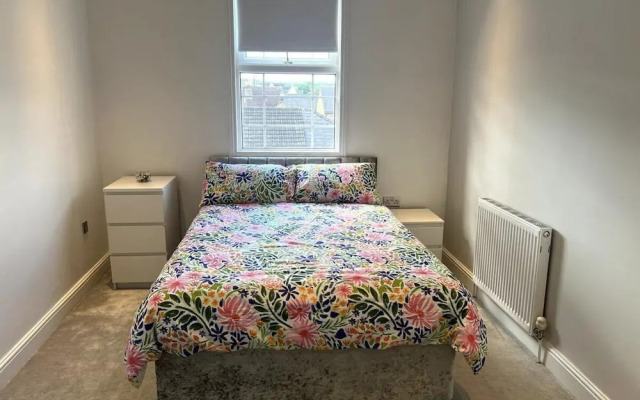 3 Bedroom House in London - Private Garage - Wi-fi