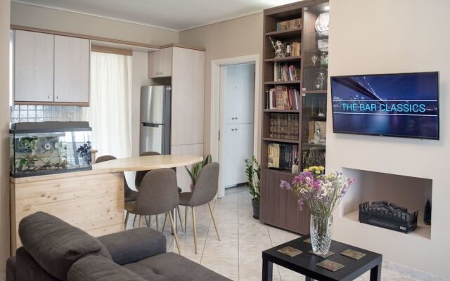 "Aphrodite", 6th flr apt, 5' from metro in N.Kosmos