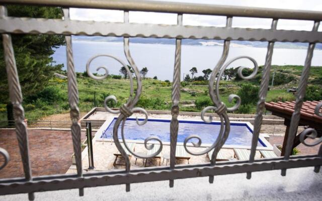 Villa Jozini trudi