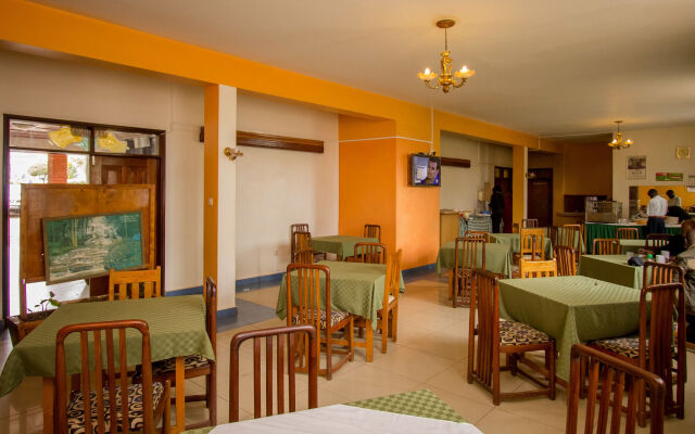 Meru Safari Hotel