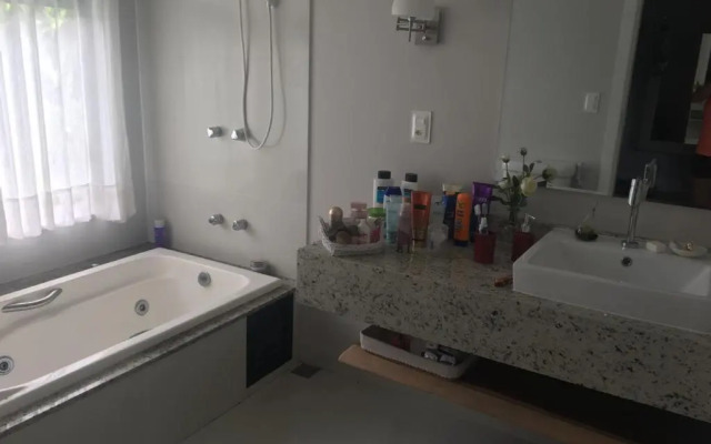 Casa confortavel pra relaxar na serra