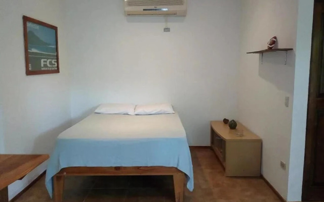 Burnt Toast Surf Camp - Hostel