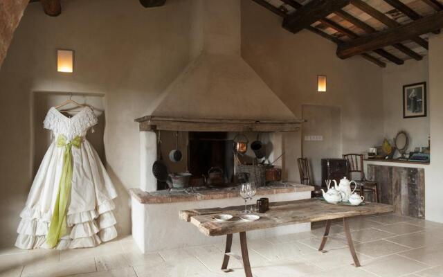 Follonico 4 Suite B&B