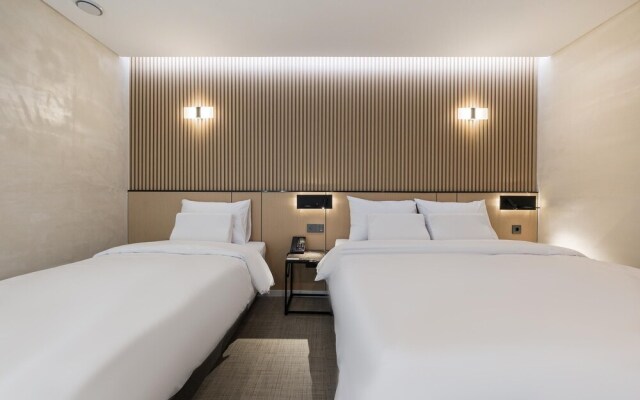 Seocho JS Hotel