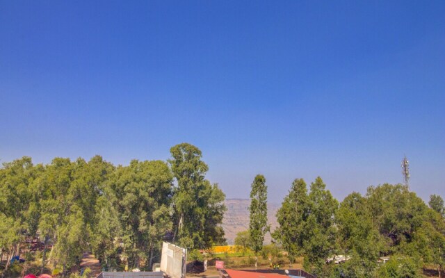 OYO 11758 Royal Hills