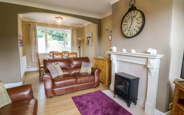 2 Ings Avenue