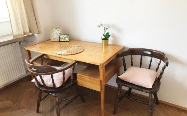 Niepodgleglosci 245- 2BR by Homeprime