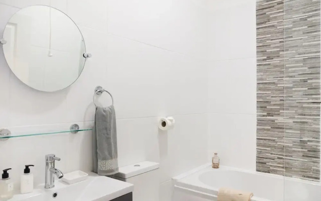 Lovely Apartment Near Town Center