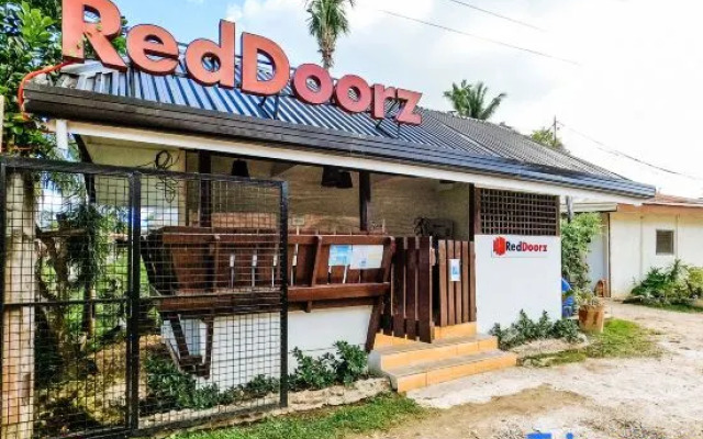 RedDoorz @ Gaea's Apartment Panglao