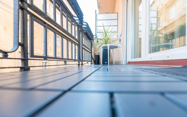 Oasis Apartments - Liberty Bridge