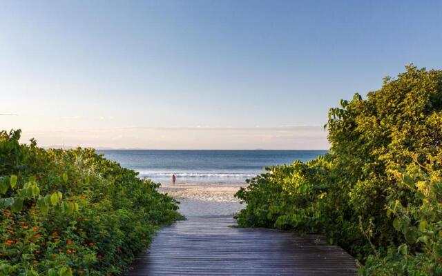 Apartamento com 4 suítes pé na areia