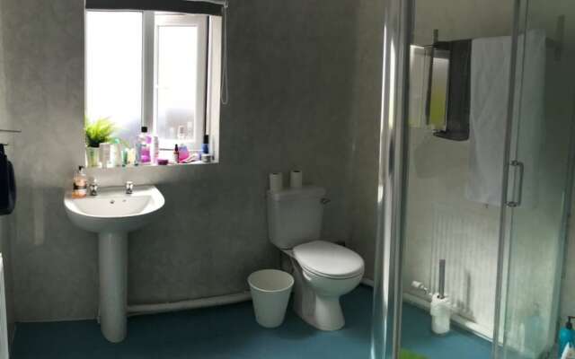 Luxury Apartment-golden Triangle, Parking & Garden