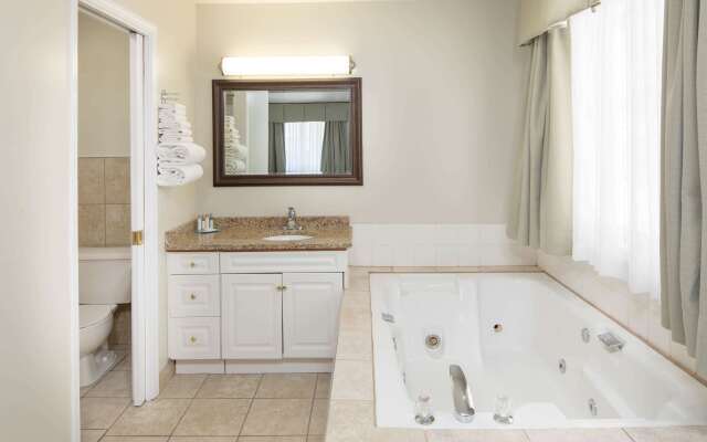 Travelodge by Wyndham Golden Sportsman Lodge