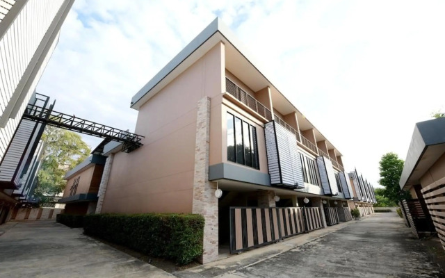 Sriracha Hotel And Spa