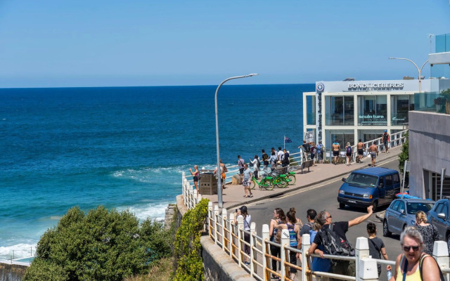 Luxury Bondi Beachside Apartment - Pacific