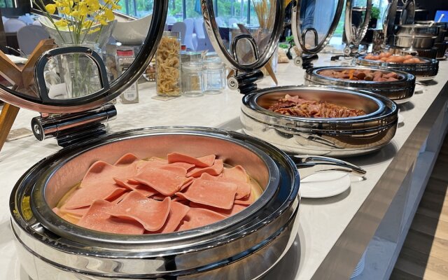 White Swan VYV Hotel