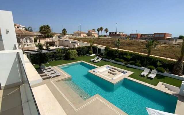 Plushy Villa in Torremendo With Pool and Reservoir Views