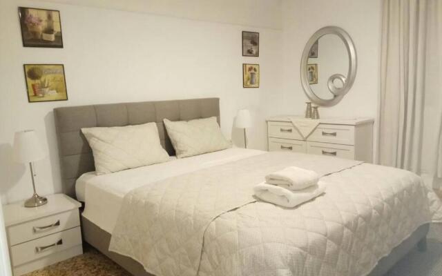 CENTRAL TOWN HOUSE 60m2****