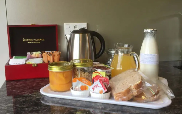 Mackenzie Apartments & Suites